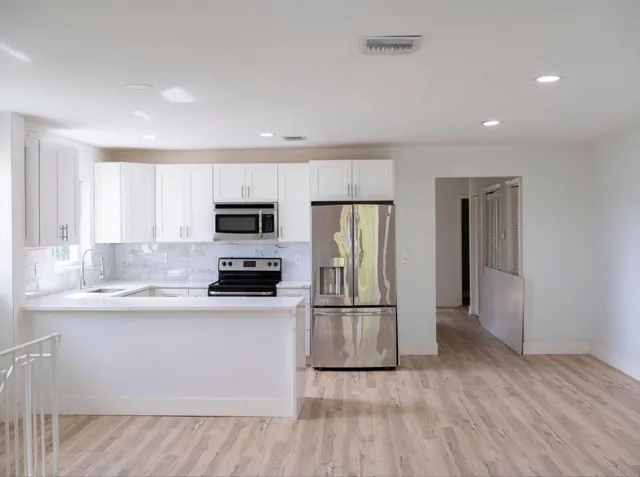 $2,400 | 1009 South Federal Highway, Unit 3, Lake Worth Beach, FL 33460