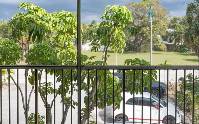 $2,400 | 1009 South Federal Highway, Unit 3, Lake Worth Beach, FL 33460