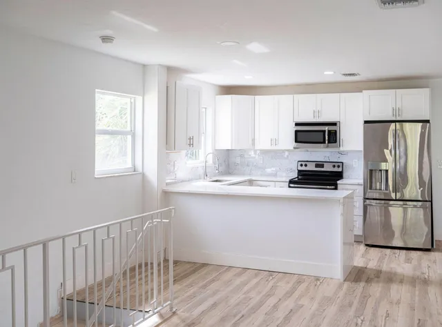 $2,400 | 1009 South Federal Highway, Unit 3, Lake Worth Beach, FL 33460