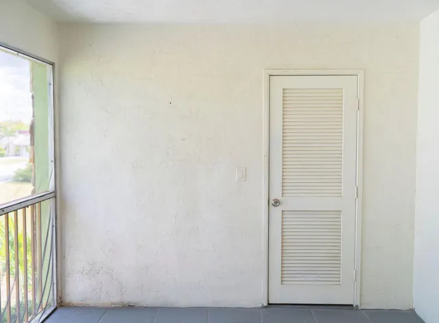 $2,400 | 1009 South Federal Highway, Unit 3, Lake Worth Beach, FL 33460