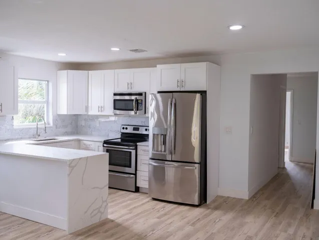 $2,400 | 1009 South Federal Highway, Unit 3, Lake Worth Beach, FL 33460