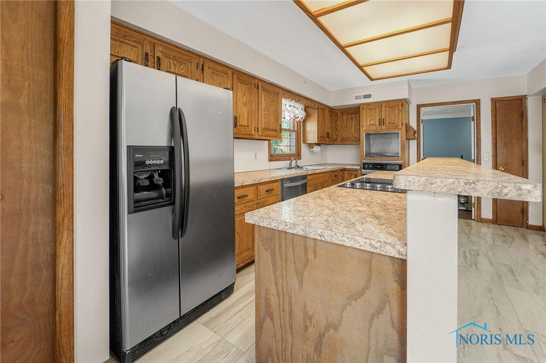 4157 Elmhurst Road Toledo, OH 43613 - Photo 8 of 21 Kitchen