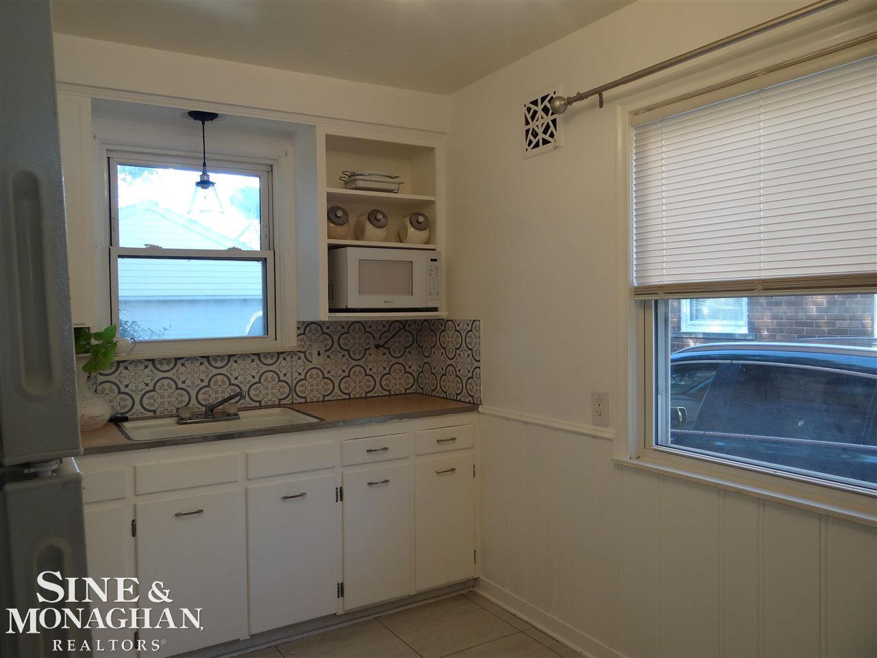 2037 Vernier Road, Unit 2041 VERNIER Grosse Pointe Woods, MI 48236 - Photo 9 of 38
