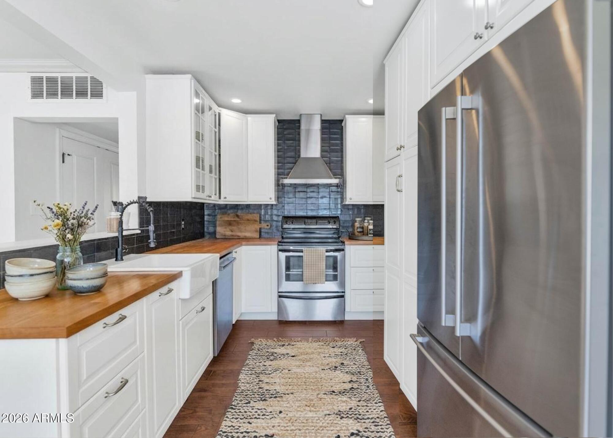 4228 North 44th Place Phoenix, AZ 85018 - Photo 3 of 45 Kitchen