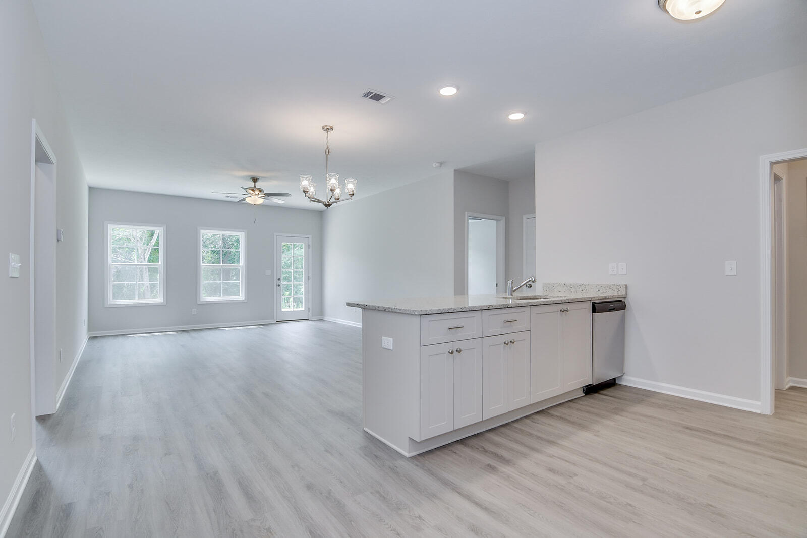 106 Constitution Circle Washington, GA 30673 - Photo 5 of 26 006