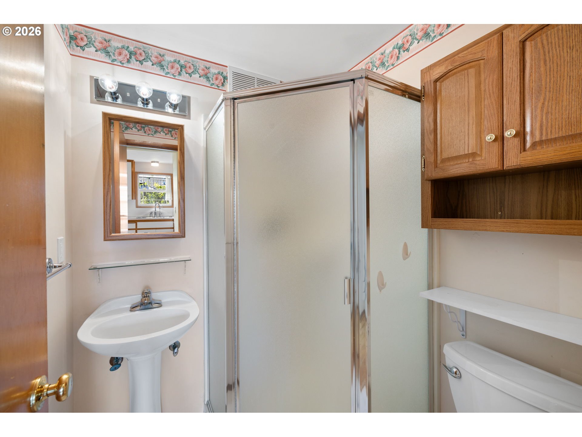 1770 Thompson Road Woodburn, OR 97071 - Photo 7 of 37 Attached Bathroom #1