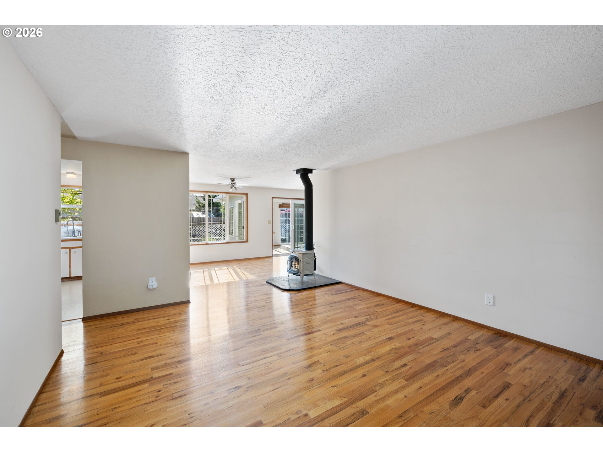 1770 Thompson Road Woodburn, OR 97071 - Photo 10 of 37