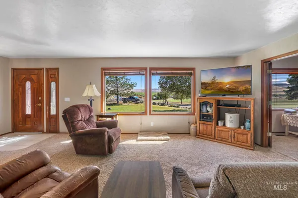$850,000 | 4296 West Arrow Head Drive, Hammett, ID 83627