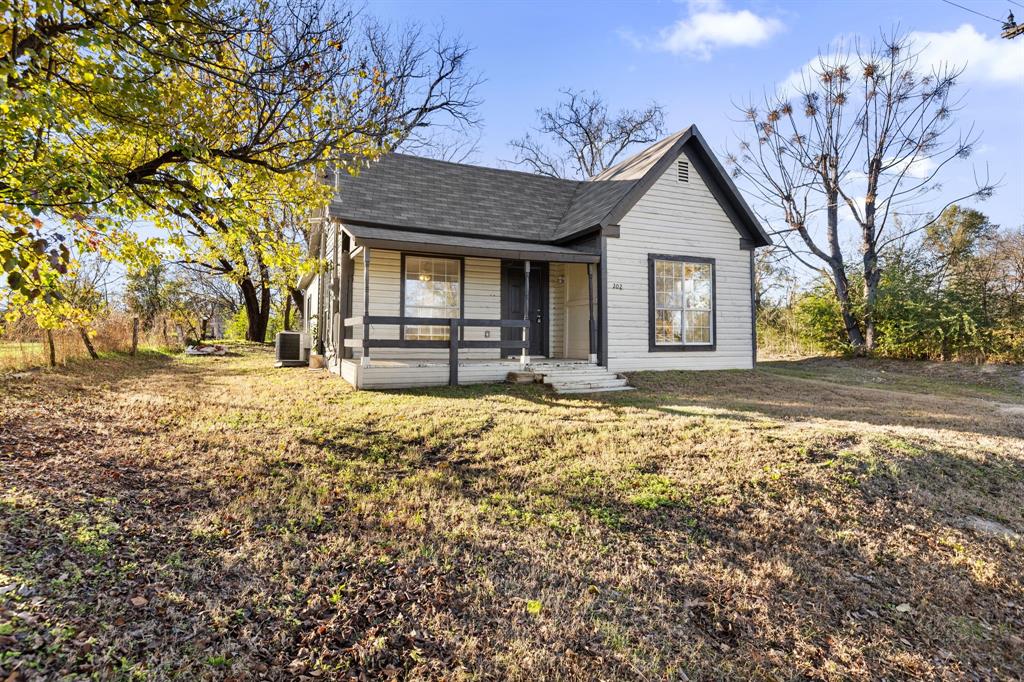 202 South Dunbar Lane Emory, TX 75440 - Photo 2 of 25 a front view of a house with a yard