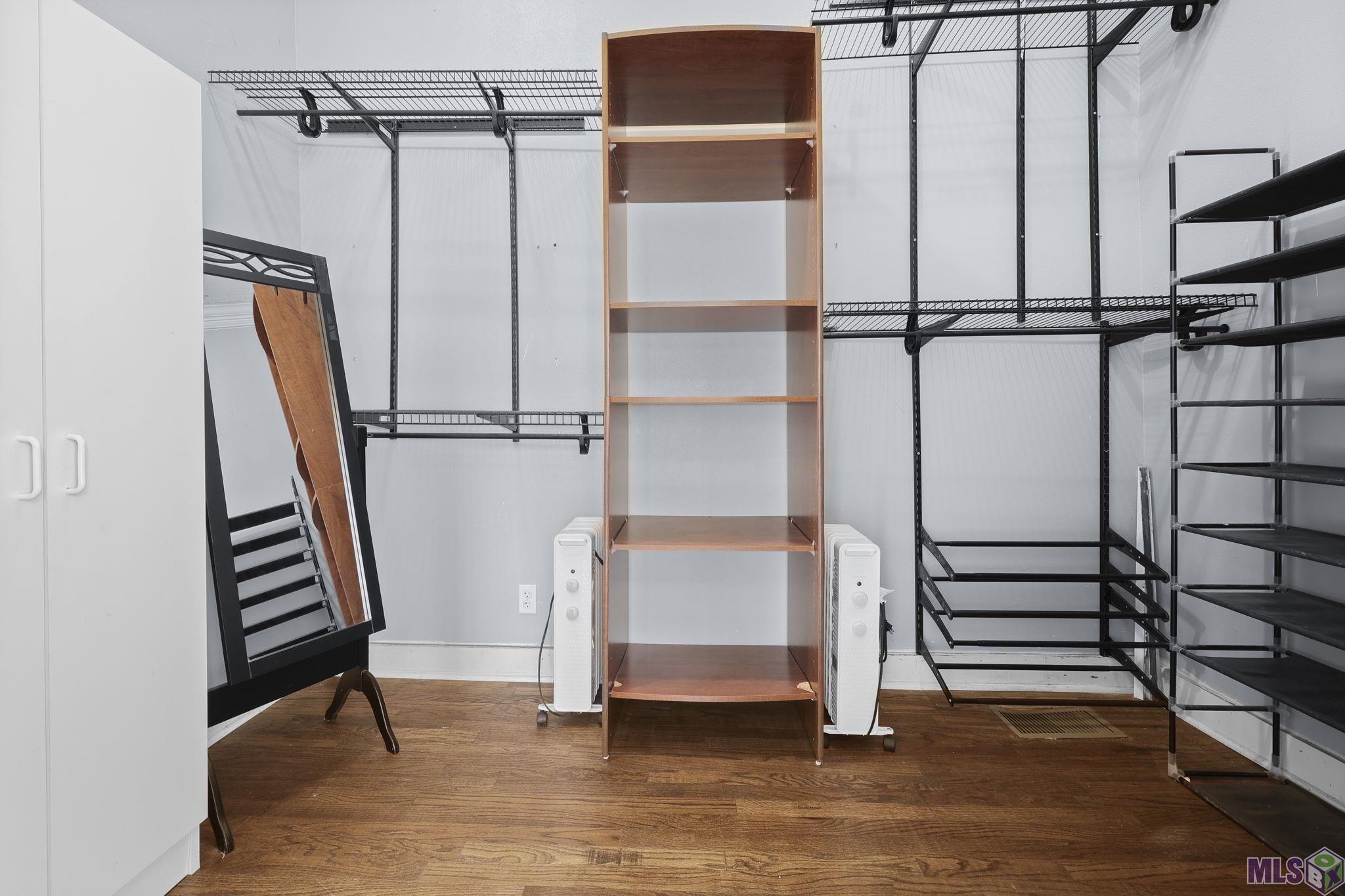 38240 Bantam Tracks Road Gonzales, LA 70737 - Photo 31 of 49 Primary Closet