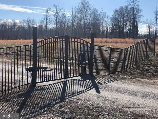 a view of a gate with a swing