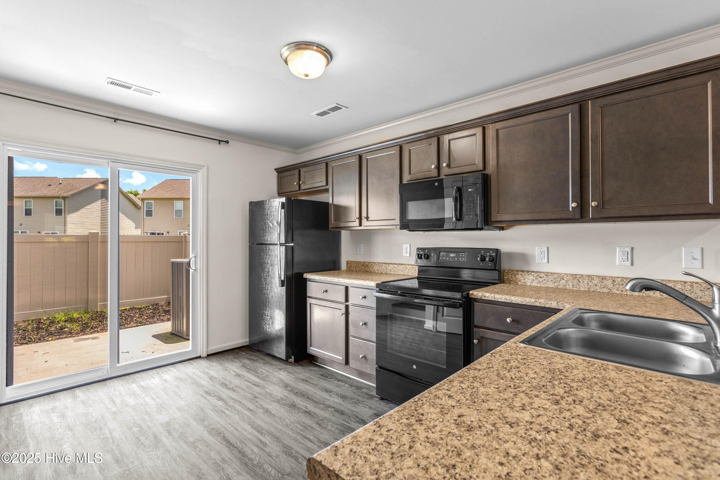 422 Sullivan Loop Road Midway Park, NC 28544 - Photo 6 of 18 06 (11)