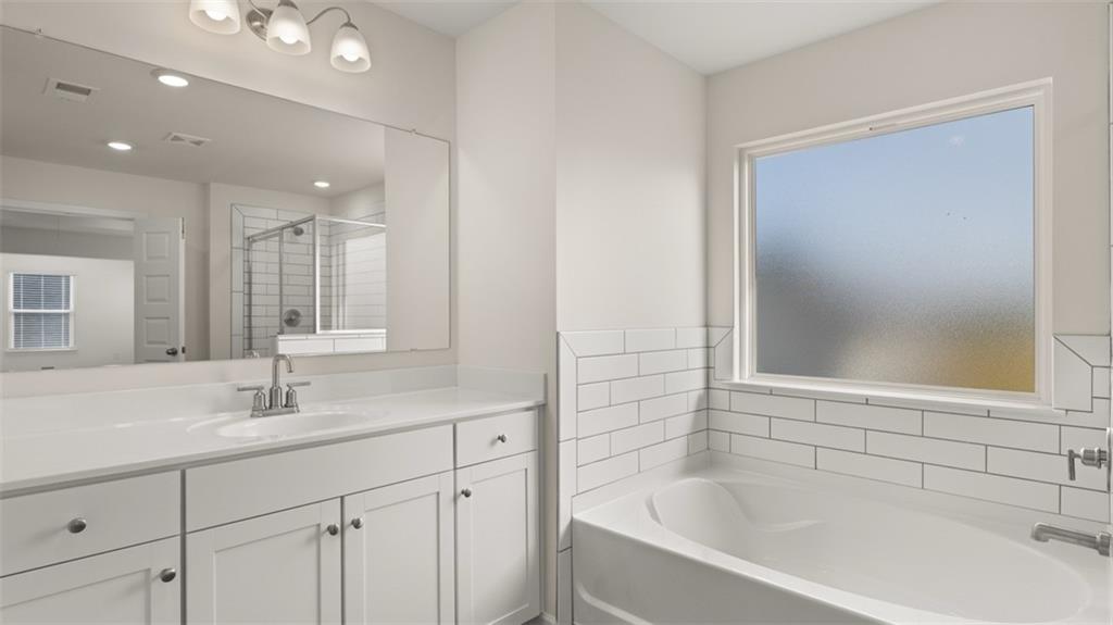 1779 Goodwin Drive Hampton, GA 30228 - Photo 28 of 49 a bathroom with a bathtub and a sink