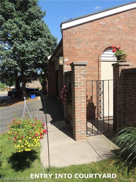 404 Willow Grove Lane, Unit 20 Rochester, MI 48307 - Photo 2 of 34