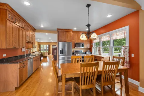 $375,000 | 3858 West 99th Street, Evergreen Park, IL 60805