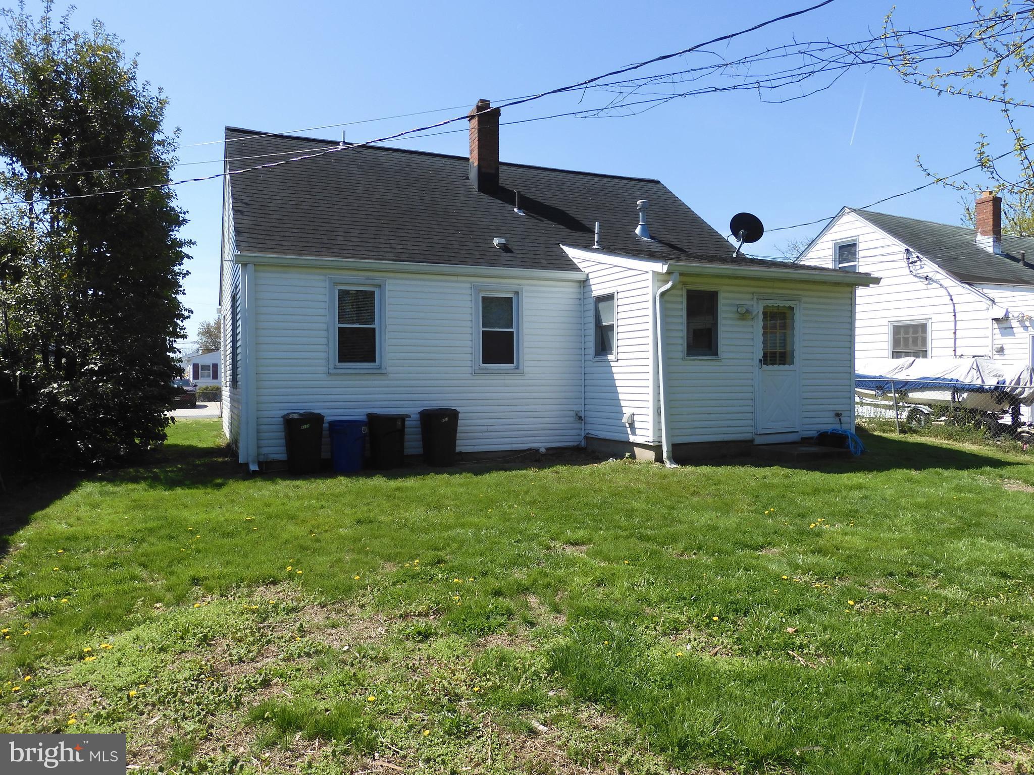 8220 Cornwall Road Baltimore, MD 21222 - Photo 3 of 17 Level yard