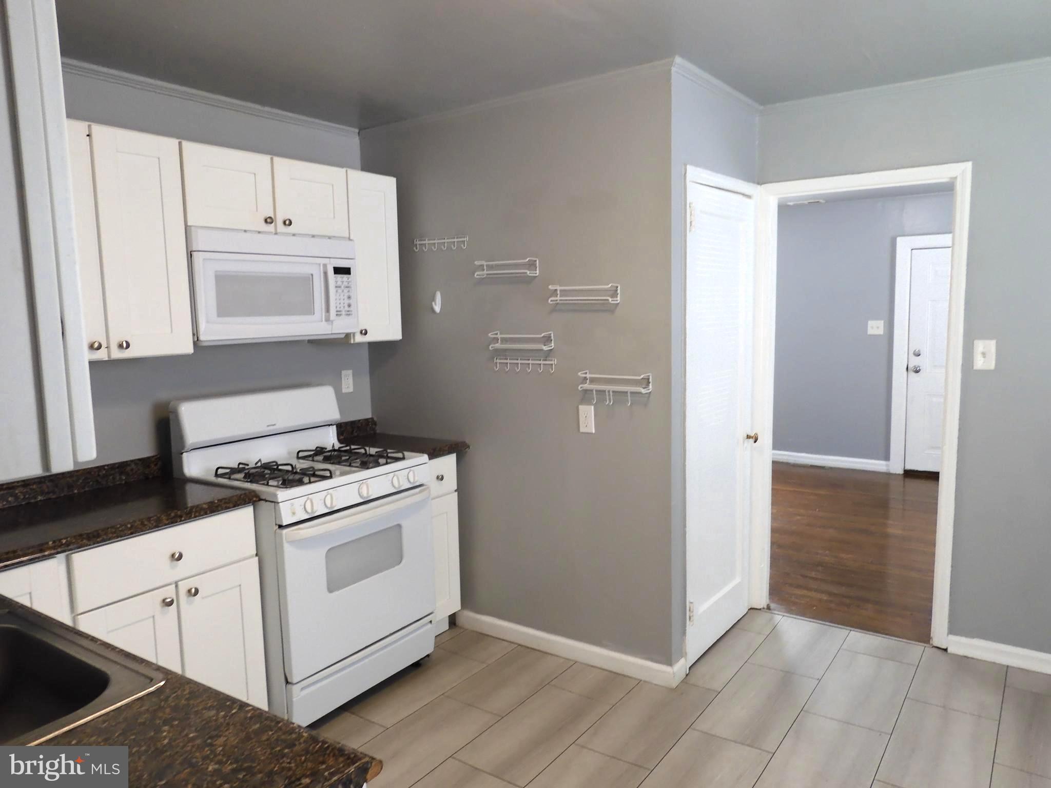 8220 Cornwall Road Baltimore, MD 21222 - Photo 7 of 17 Table space