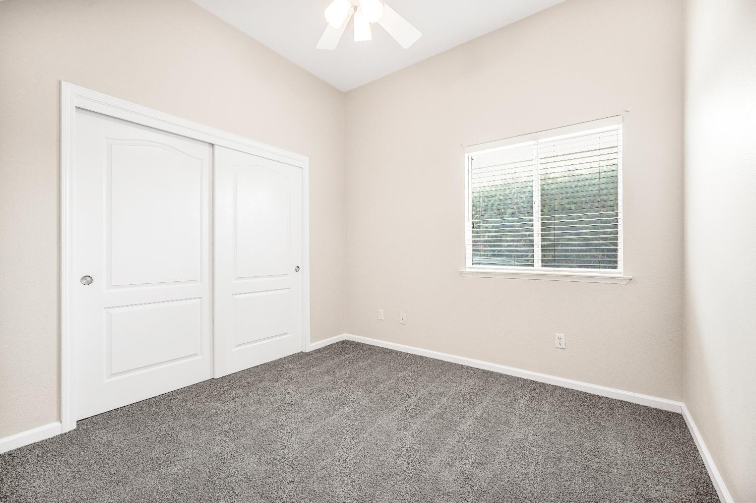 733 Applegate Avenue Clovis, CA 93611 - Photo 16 of 25 an empty room with a window
