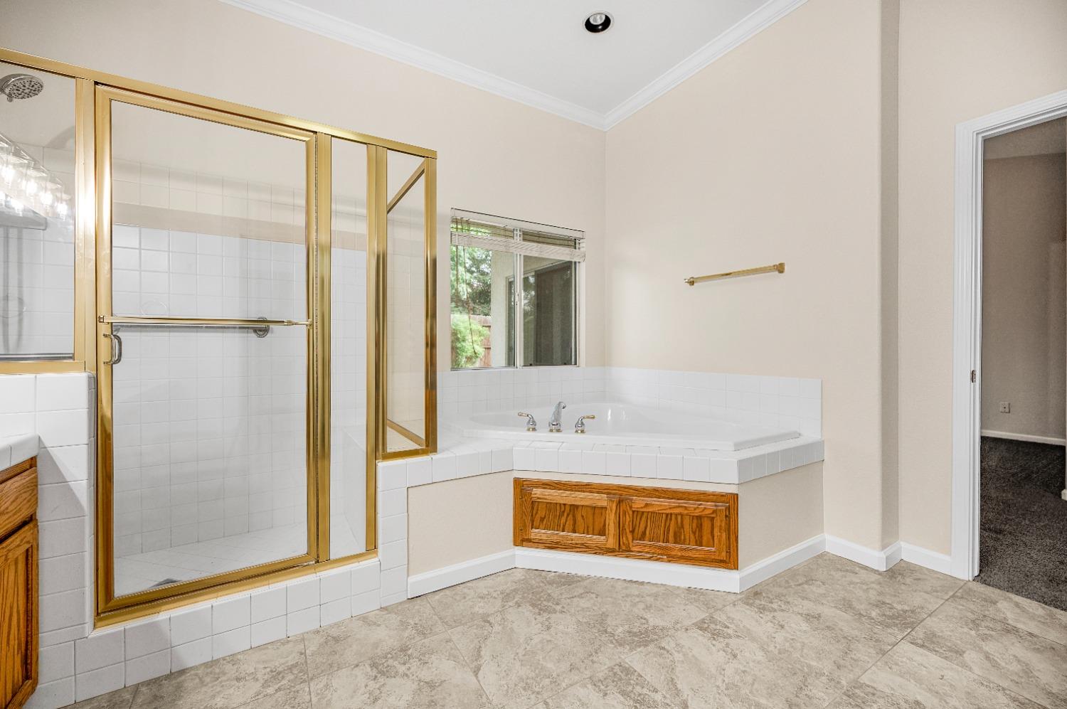 733 Applegate Avenue Clovis, CA 93611 - Photo 22 of 25 a bathroom with a tub and a shower