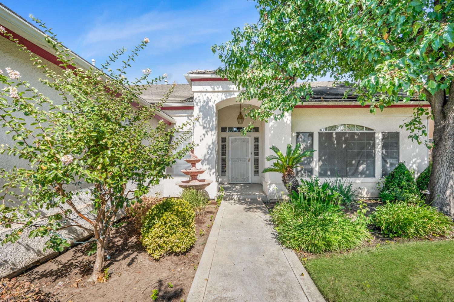 733 Applegate Avenue Clovis, CA 93611 - Photo 4 of 25 a front view of a house with a yard
