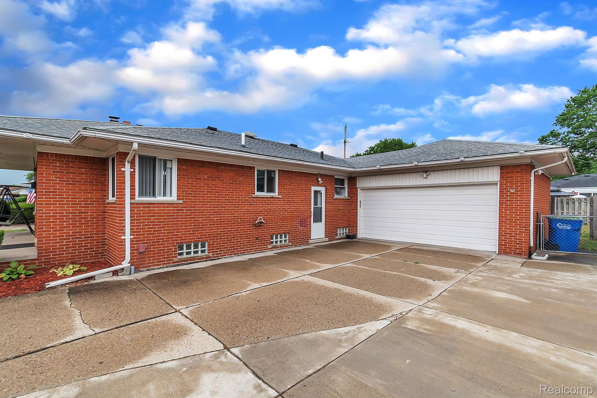27087 Jean Road Warren, MI 48093 - Photo 4 of 36 Gallery Image 4