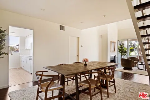 $849,000 | 725 South Barrington Avenue, Unit 301, Los Angeles, CA 90049