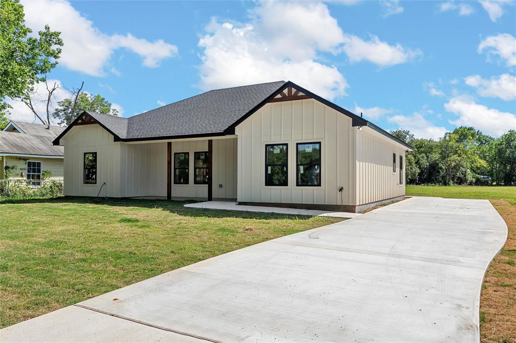3320 North 27th Street Waco, TX 76708 - Photo 3 of 38 a view of a house with a yard