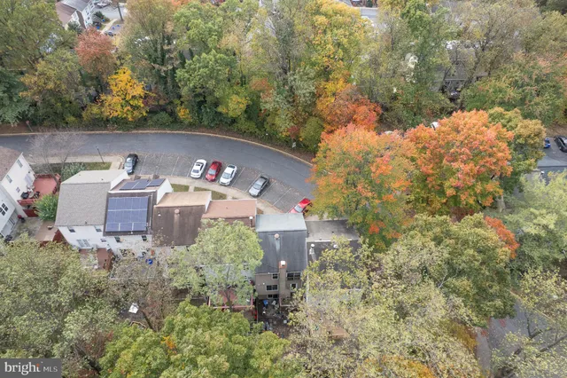 a view of a backyard with garden