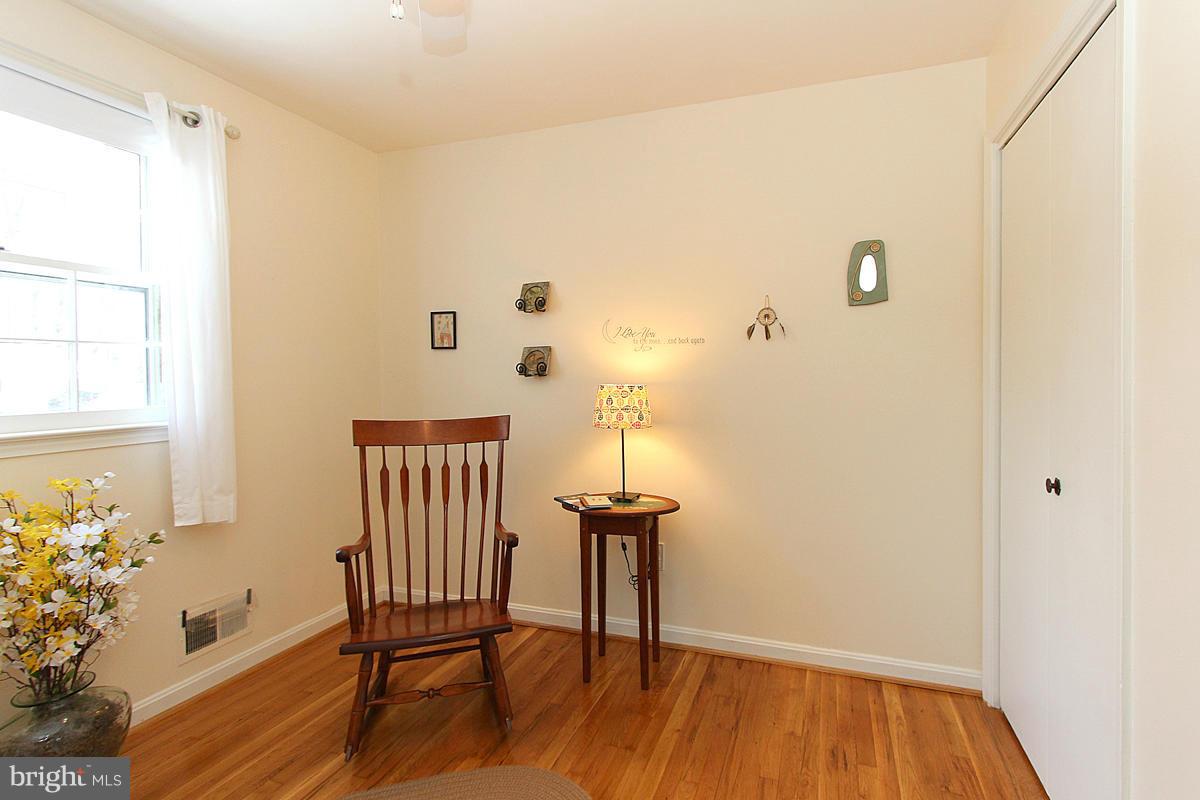 6912 Spur Road Springfield, VA 22153 - Photo 22 of 30 Bedroom #3