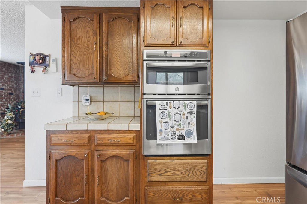 5060-5064 Mykleoaks Road Mariposa, CA 95338 - Photo 14 of 63 a kitchen with stainless steel appliances granite countertop a refrigerator and a stove