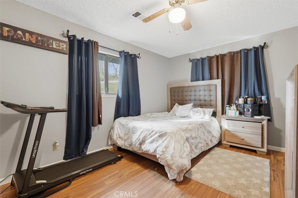 5060-5064 Mykleoaks Road Mariposa, CA 95338 - Photo 25 of 63 a bedroom with a bed mirror and window