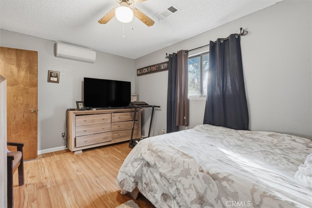 5060-5064 Mykleoaks Road Mariposa, CA 95338 - Photo 26 of 63 a bedroom with a bed and a flat screen tv