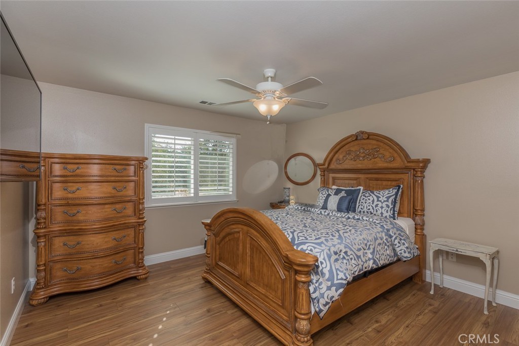 5060-5064 Mykleoaks Road Mariposa, CA 95338 - Photo 50 of 63 a bedroom with a bed a window and closet