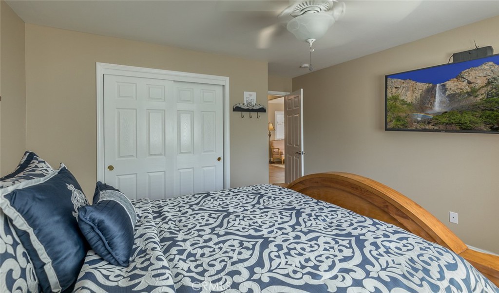 5060-5064 Mykleoaks Road Mariposa, CA 95338 - Photo 51 of 63 a bedroom with a bed and a lamp with window