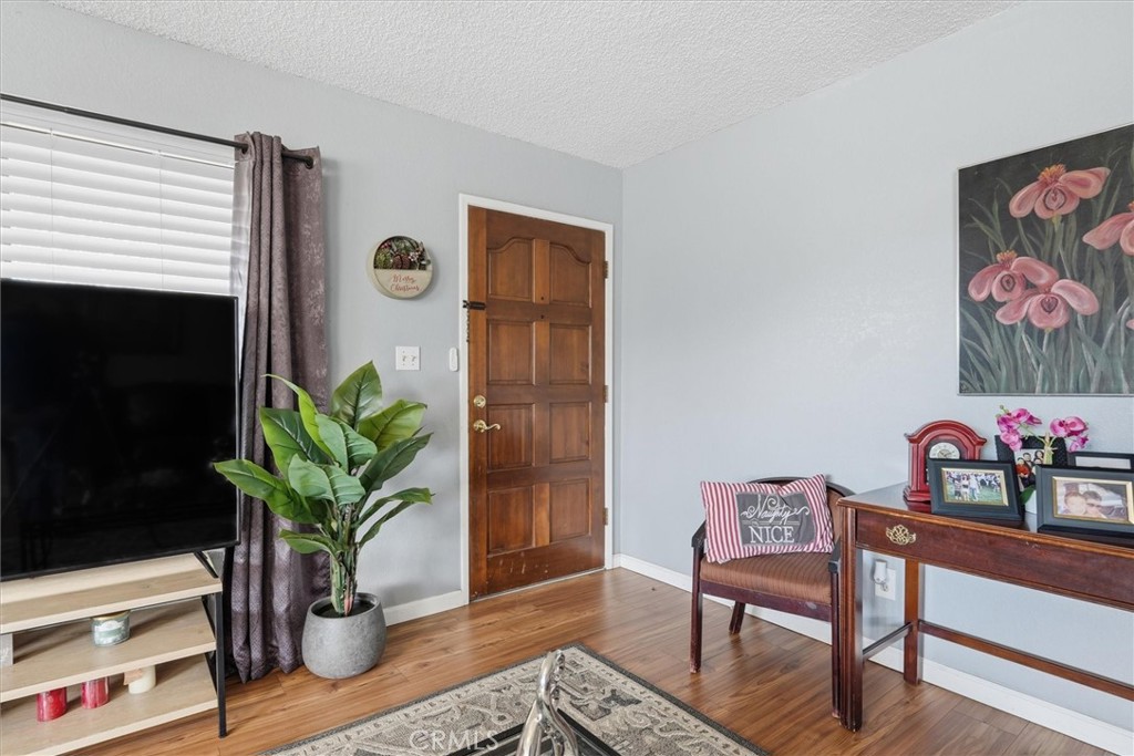 5060-5064 Mykleoaks Road Mariposa, CA 95338 - Photo 6 of 63 a living room with furniture and a potted plant