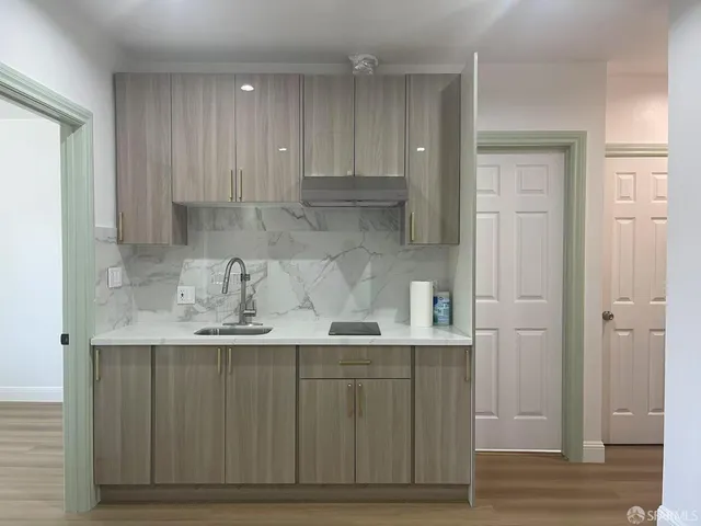 $2,400 | 1435 Newcomb Avenue, San Francisco, CA 94124