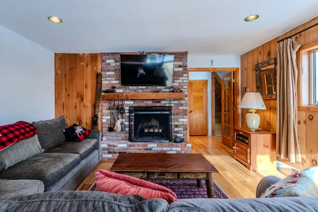 $950,000 | 7 Roundtree Road, Winhall, VT 05340