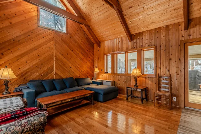 $950,000 | 7 Roundtree Road, Winhall, VT 05340