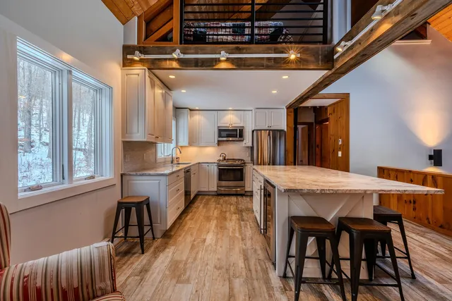 $950,000 | 7 Roundtree Road, Winhall, VT 05340