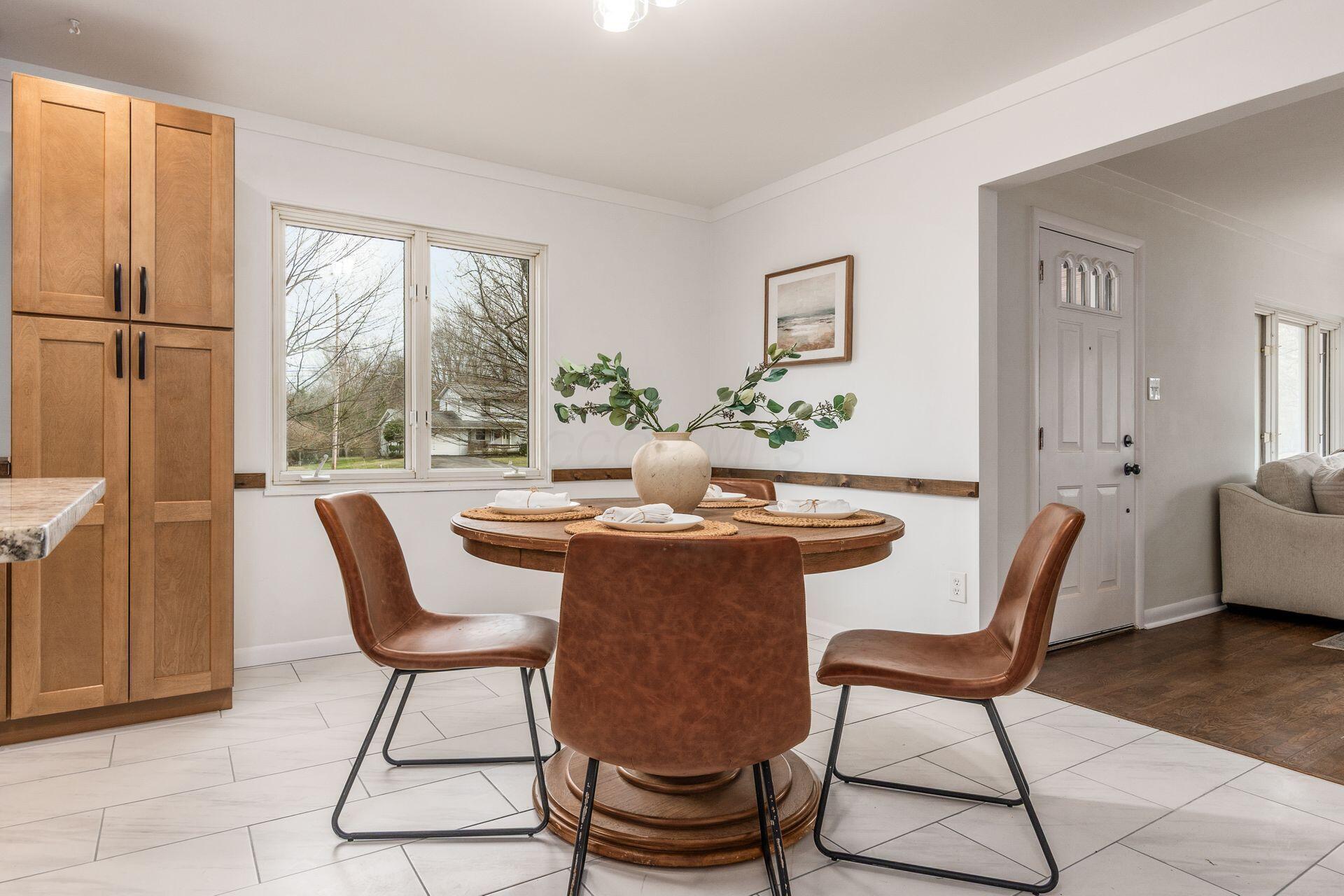 3811 Mann Road Columbus, OH 43230 - Photo 14 of 35 Eating Space