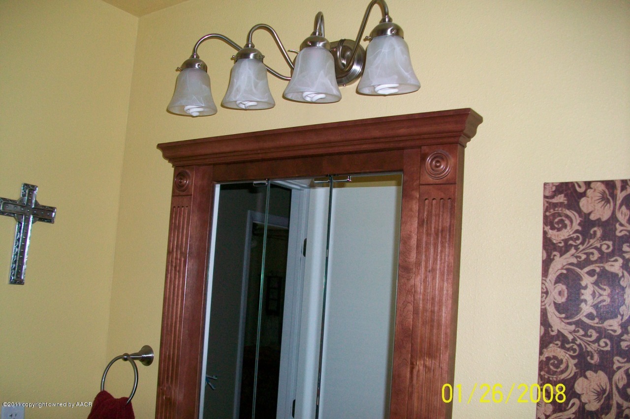 4412 South Bonham Street Amarillo, TX 79110 - Photo 20 of 26 a close view of dresser