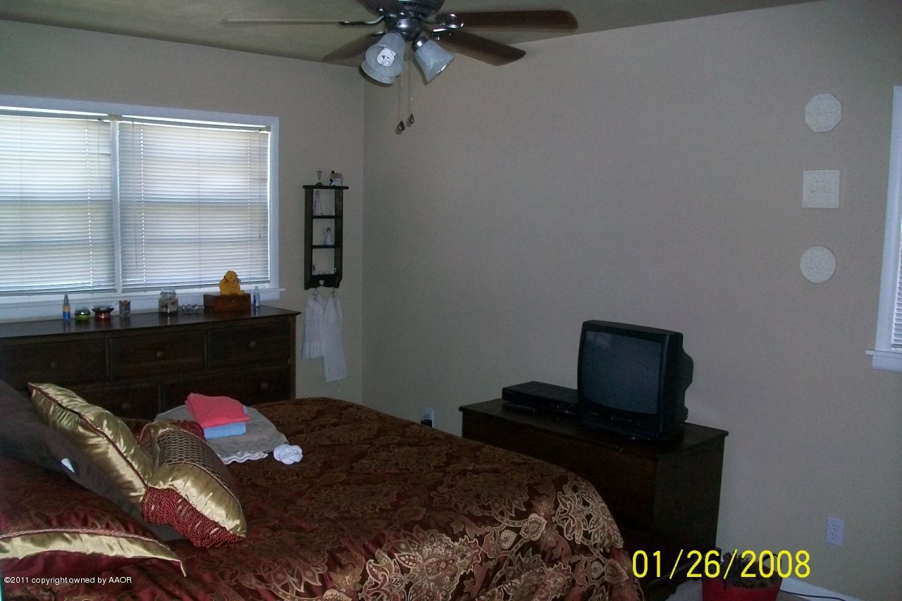 4412 South Bonham Street Amarillo, TX 79110 - Photo 22 of 26 a bedroom with a bed and window