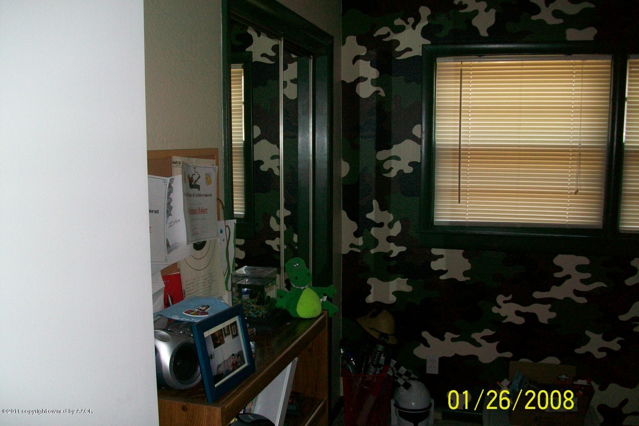 4412 South Bonham Street Amarillo, TX 79110 - Photo 23 of 26 a room with musical instruments