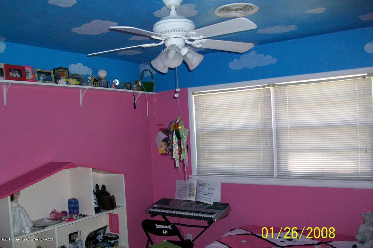 4412 South Bonham Street Amarillo, TX 79110 - Photo 10 of 26 a living room with furniture and a window