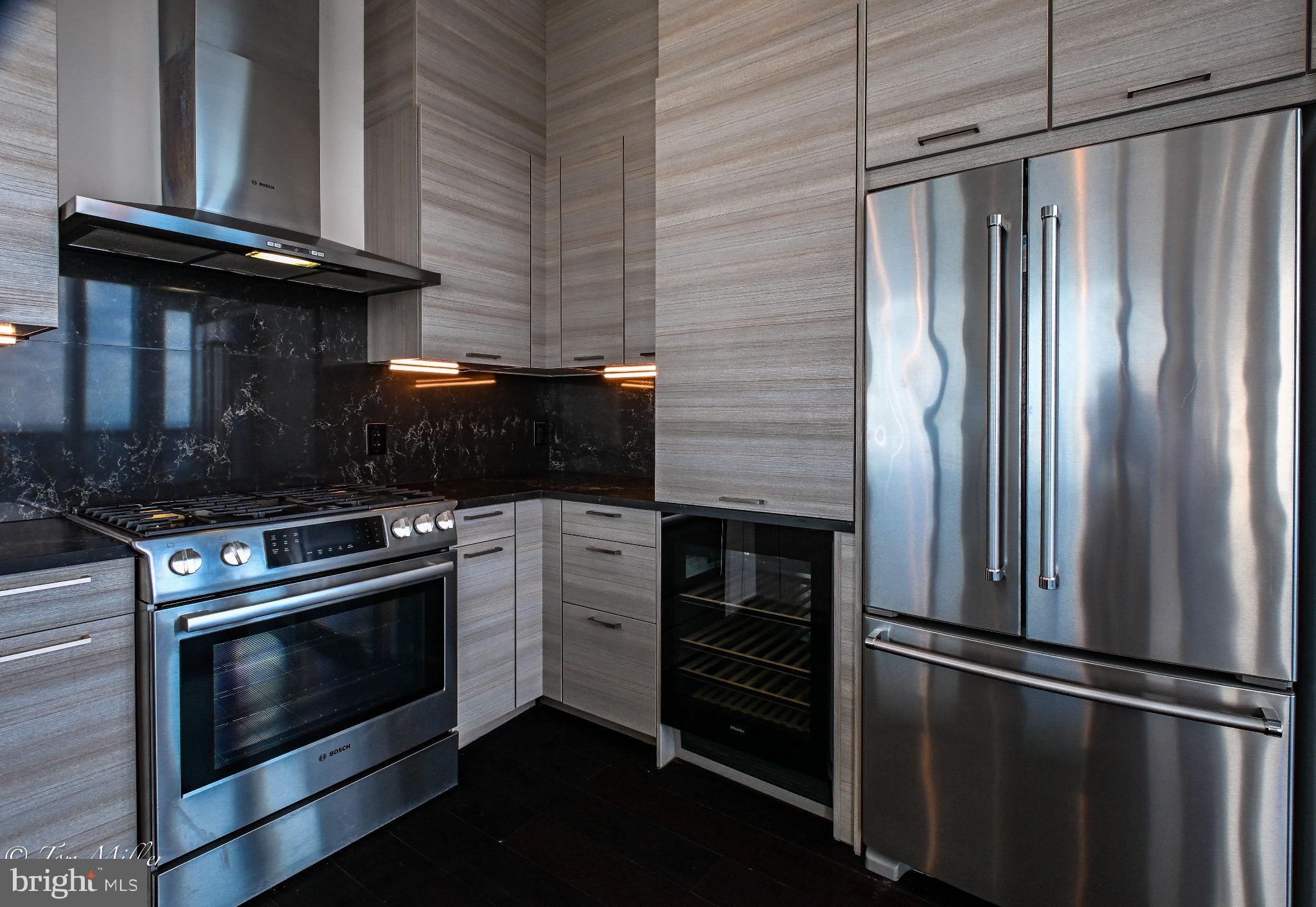 414 Light Street, Unit 4302 Baltimore, MD 21202 - Photo 21 of 42 a kitchen with granite countertop stainless steel appliances and wooden floor