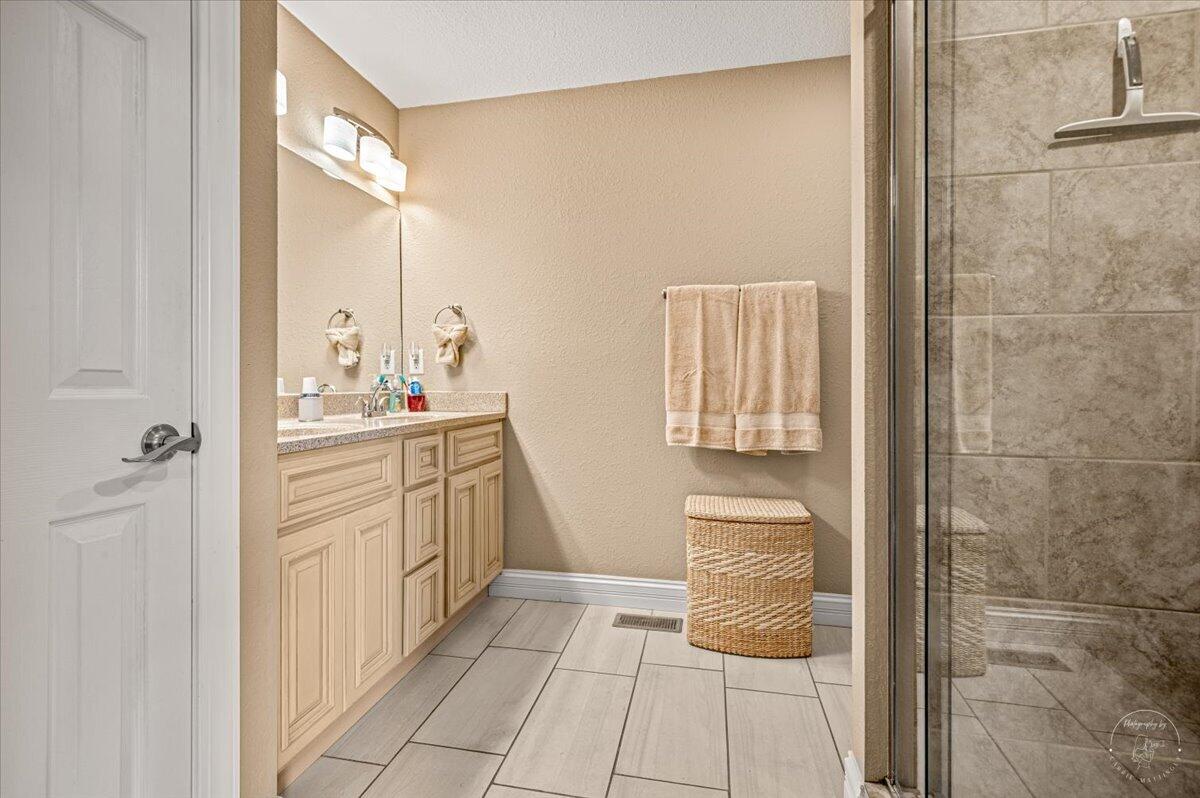 3556 Barbourville Road London, KY 40744 - Photo 17 of 37 18-Primary Bathroom