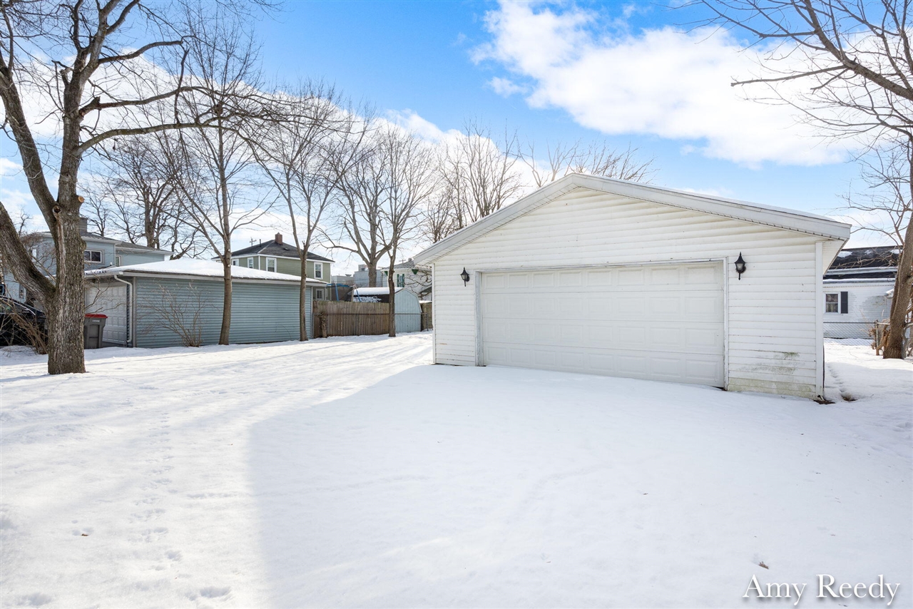 418 Elm Street Lowell, MI 49331 - Photo 9 of 33