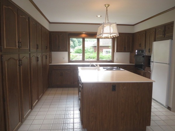 17 Barrington Road Longmeadow, MA 01106 - Photo 8 of 22 Gallery Image 8
