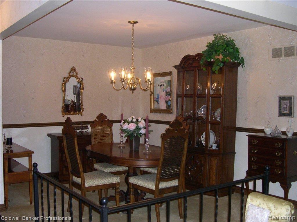 18 Wimberly Drive Rochester, MI 48306 - Photo 5 of 16 Lovely Formal Dining Room