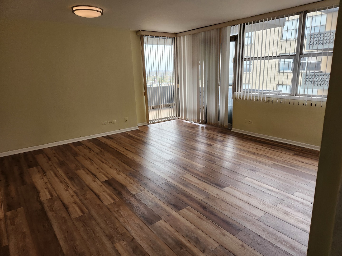 6301 North Sheridan Road, Unit 24P Chicago, IL 60660 - Photo 4 of 18 Gallery Image 4